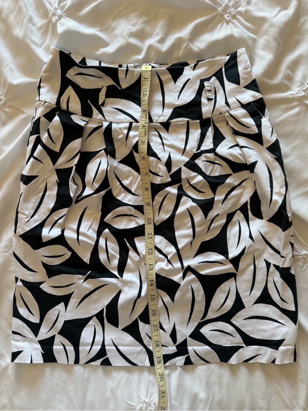 New York & Company Black and White Leaf-Print Pencil Skirt